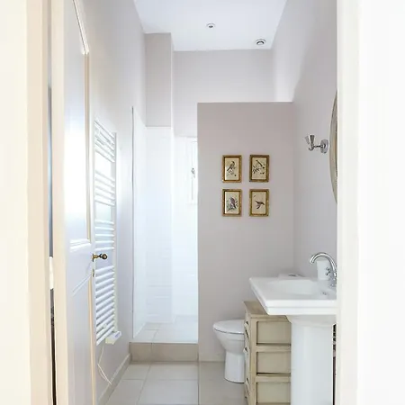 펜션 Elegant Retreat With Pool Near Mediterranean Coast