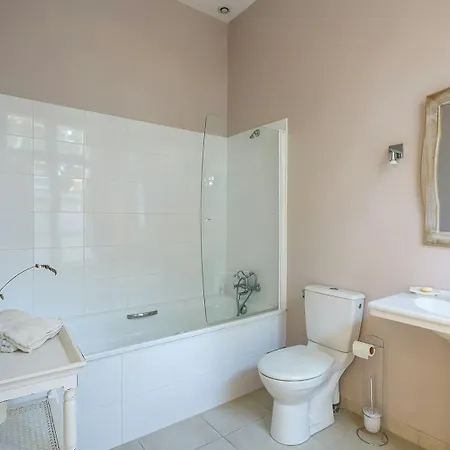 Elegant Retreat With Pool Near Mediterranean Coast 펜션 *