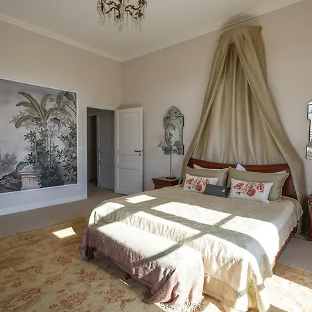 Casa de Férias Elegant Retreat With Pool Near Mediterranean Coast *