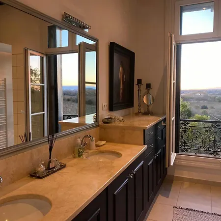 펜션 Elegant Retreat With Pool Near Mediterranean Coast *